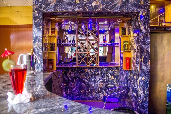 /web/uploads/116/ Francinesplace Hotel/header-images/FP RB.jpg